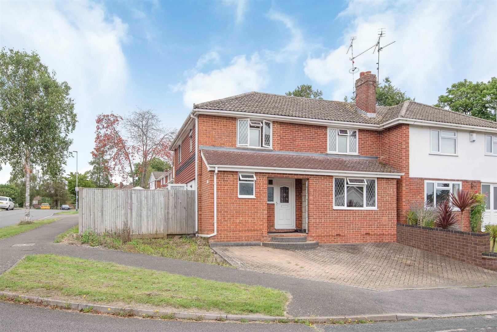 Nightingale Road Woodley house for sale in Reading