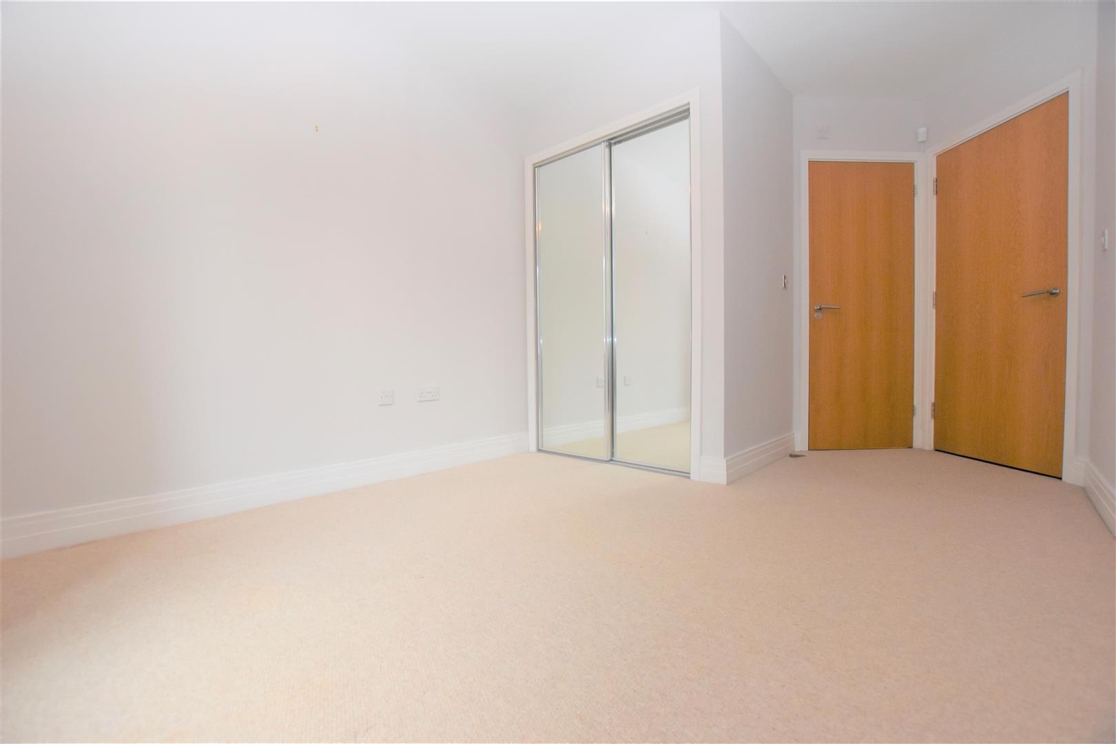 Merston House 9 Buckingham Drive Flat to let in Reading