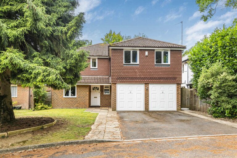 Pinewood Drive, Caversham, Reading