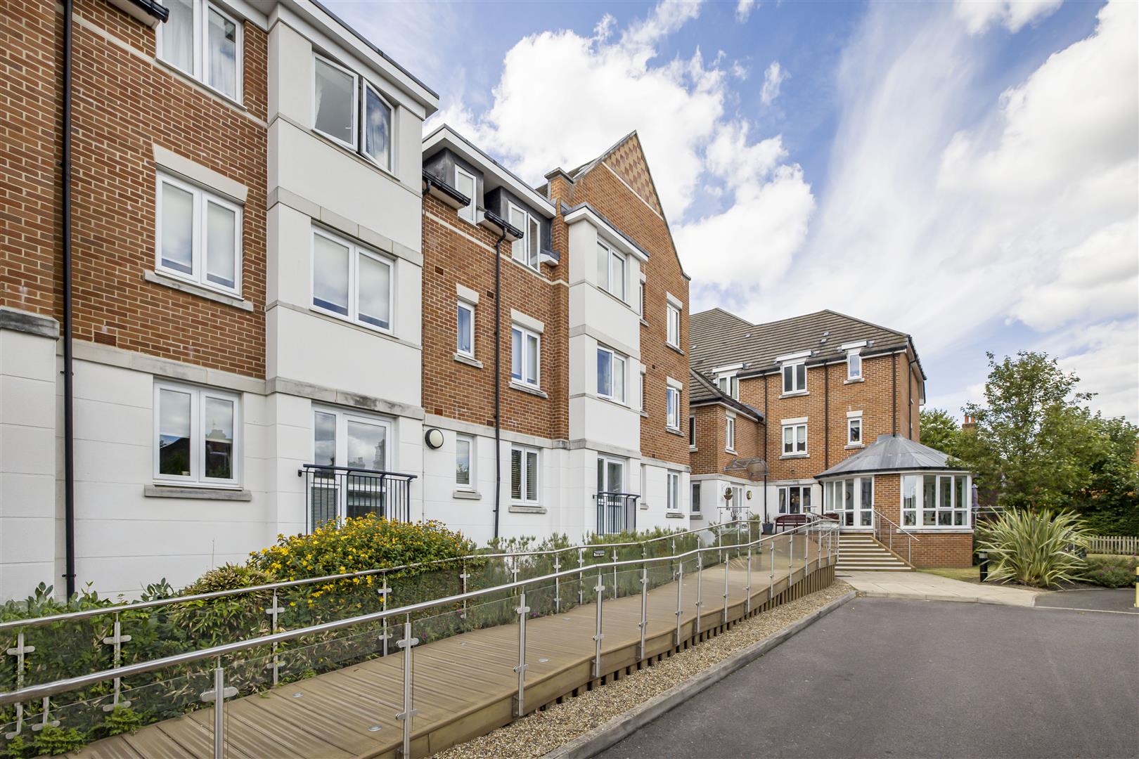 Crayshaw Court Caversham house for sale in Reading