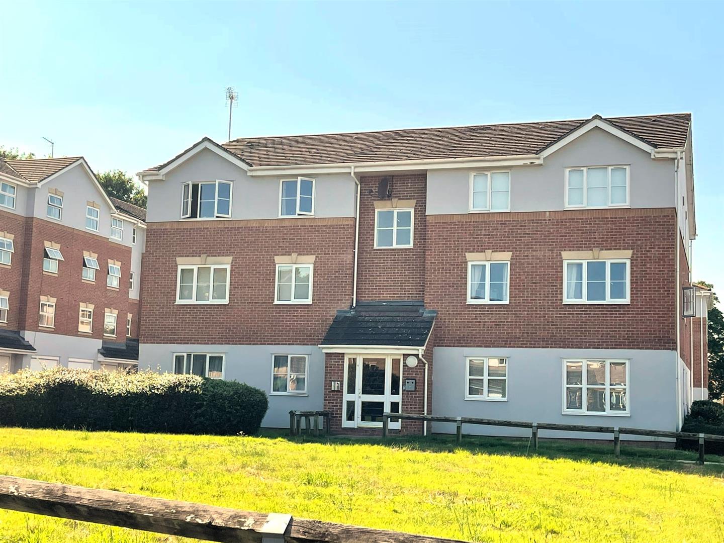 Elm Park  Apartment for sale in Reading