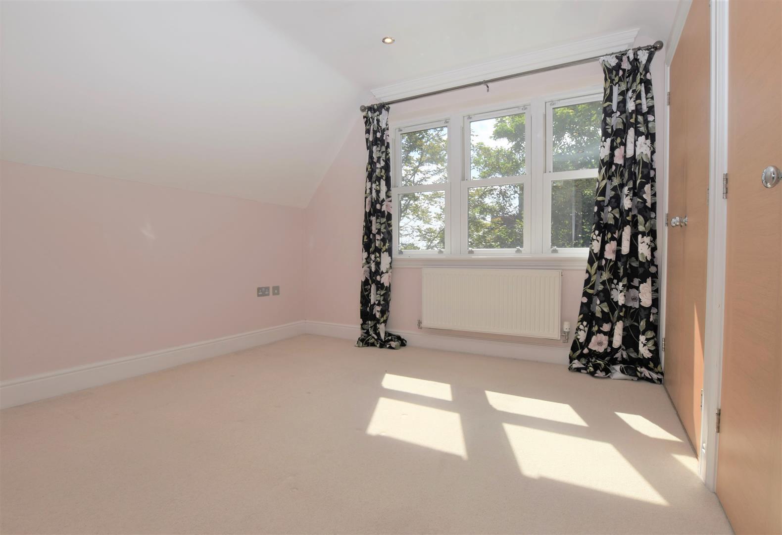 Upcross Gardens  Flat to let in Reading