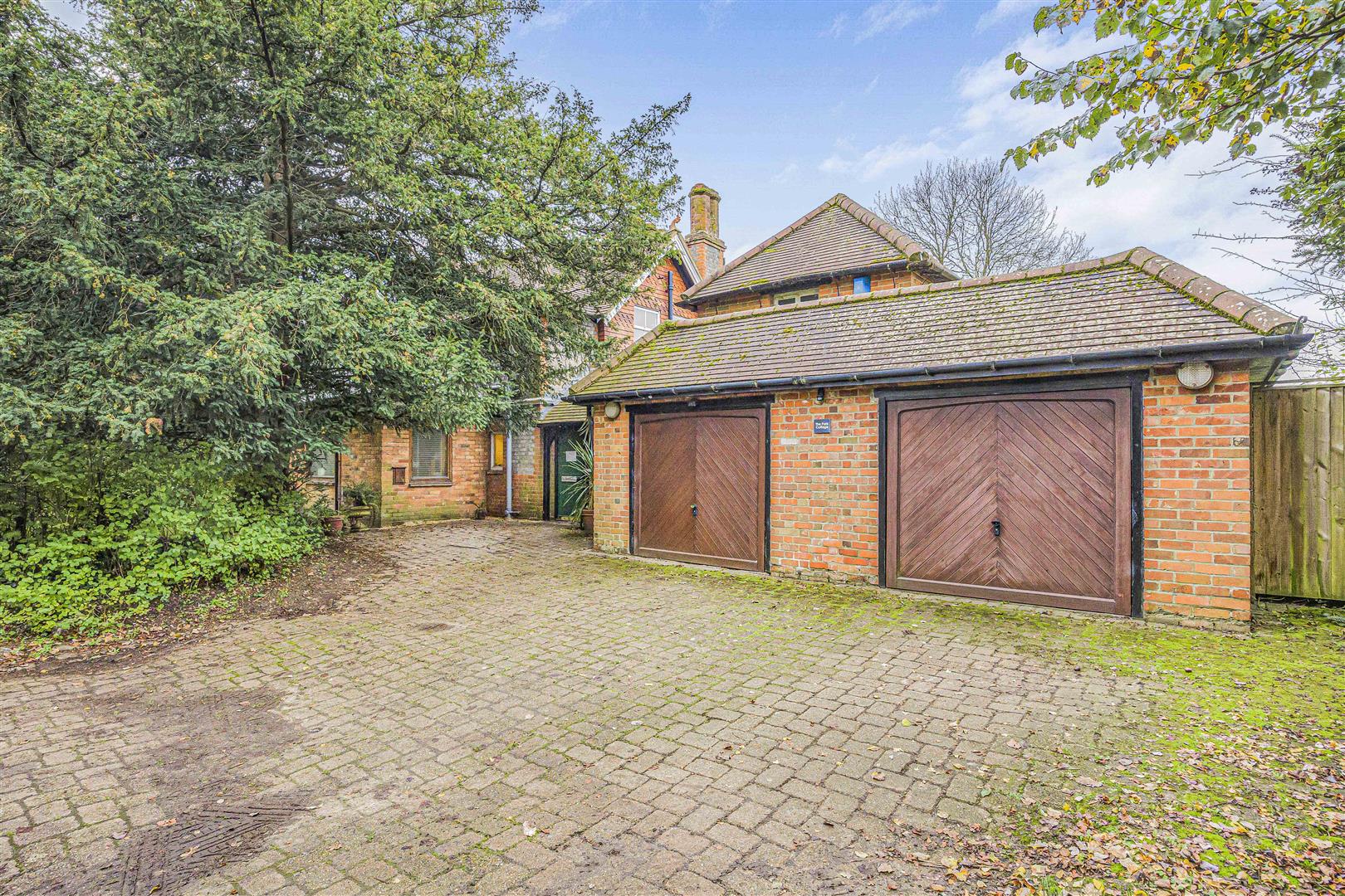 New Lane Hill Tilehurst house for sale in Reading