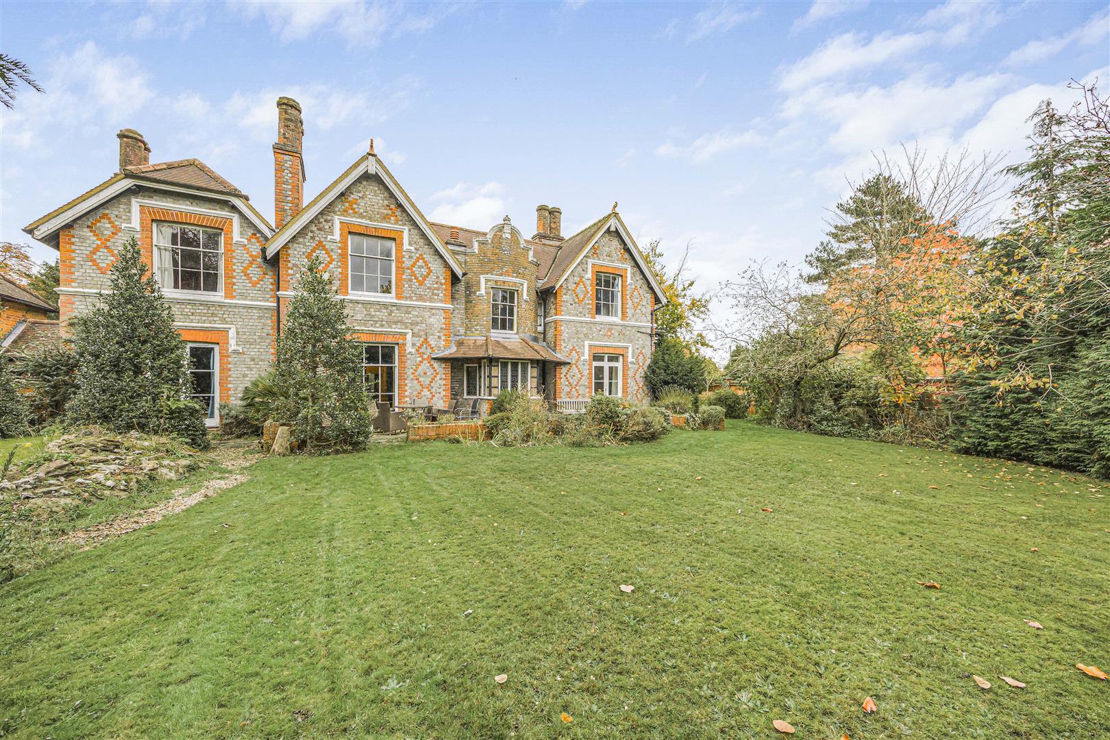 New Lane Hill Tilehurst house for sale in Reading