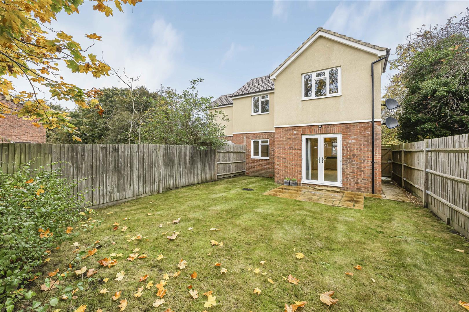 Abbotsmead Place Caversham Maisonette for sale in Reading